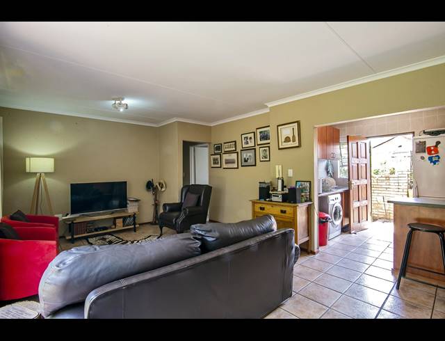 2 BEDROOM TOWNHOUSE FOR SALE IN WILGEHEUWEL